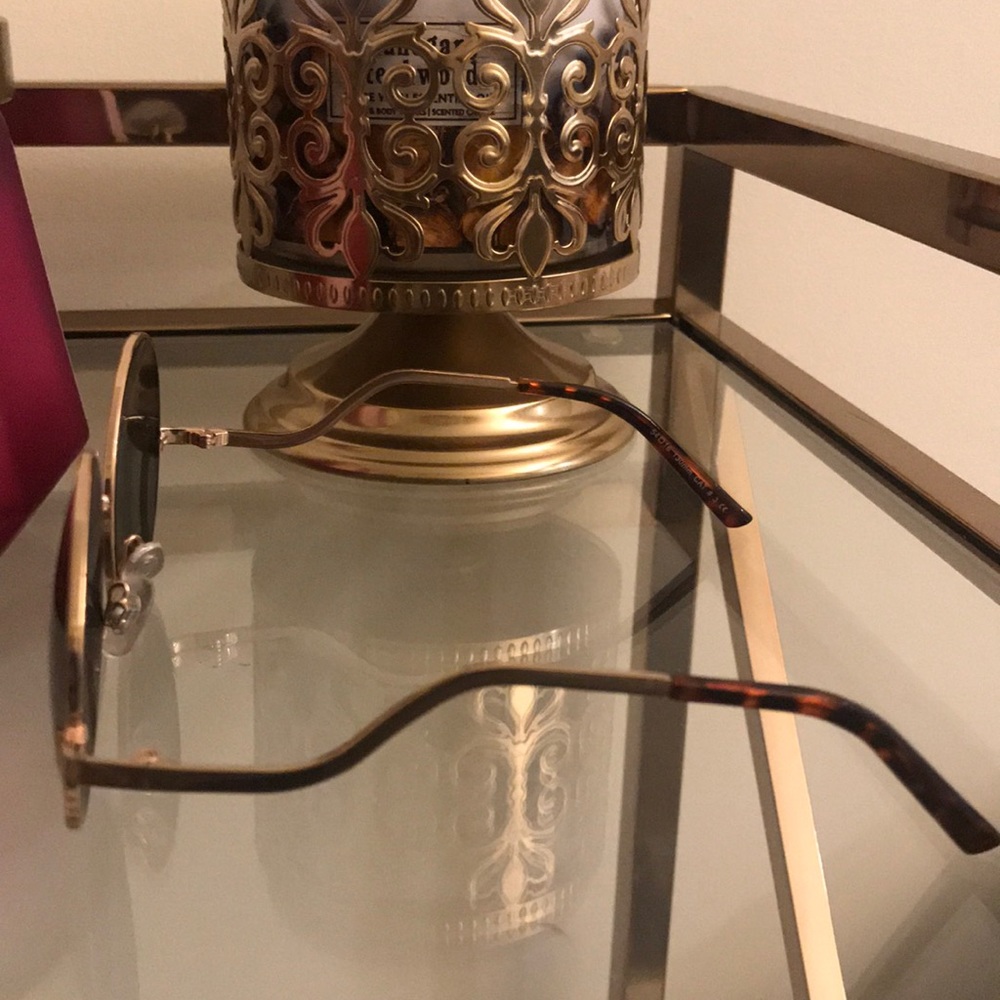 Round Frame Sunglasses - Picture 2 of 3